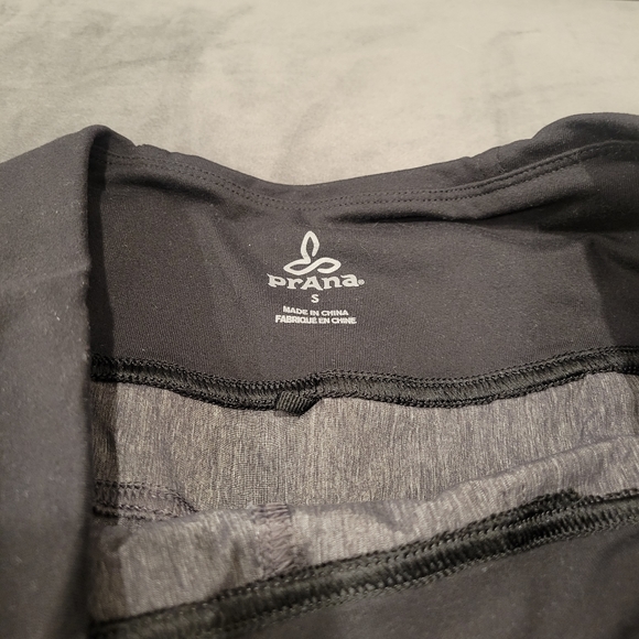 Prana Summit Black and Charcoal Hiking Active Capri Pants Size Small - Picture 8 of 12